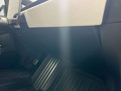 Used 2024 Tesla Cybertruck Cyberbeast AWD/4WD image 32