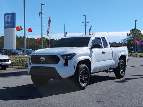 Used 2025 Toyota Tacoma SR image 8