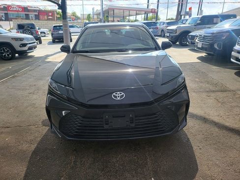 Used 2025 Toyota Camry LE image 2