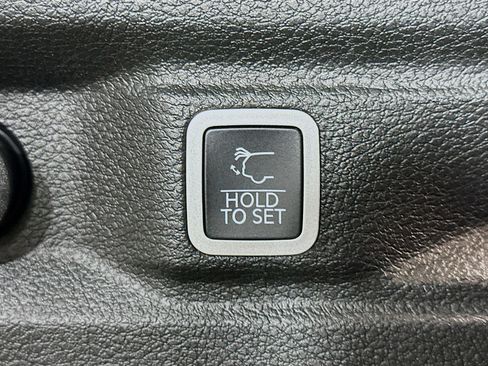 Used 2022 Jeep Grand Cherokee L Laredo w/ Luxury Tech Group I image 30