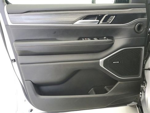 Used 2024 Jeep Wagoneer L Series II w/ Flexible Seating Group image 19