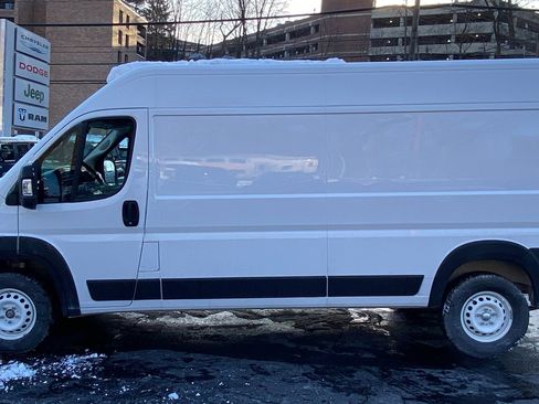 Used 2025 RAM ProMaster 2500 w/ Storage Group image 4