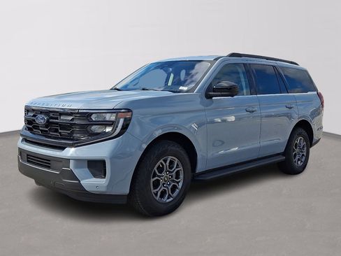 Certified 2025 Ford Expedition Active AWD/4WD image 3