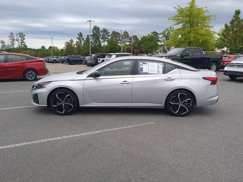 Used 2024 Nissan Altima 2.5 SR FWD image 7
