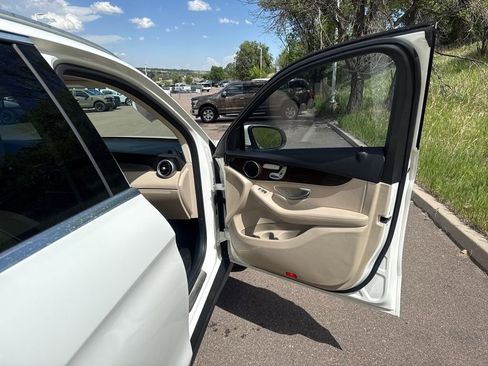 Used 2016 Mercedes-Benz GLC 300 4MATIC image 28