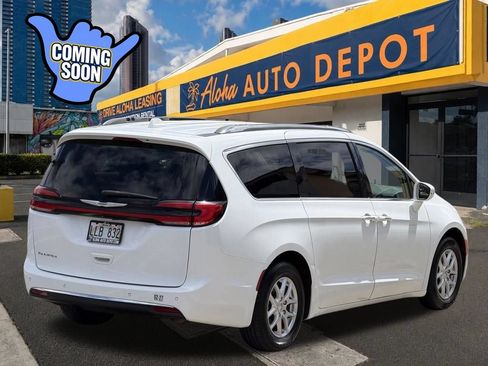 Used 2021 Chrysler Pacifica Touring-L FWD image 5