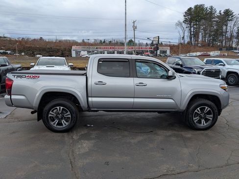 Used 2018 Toyota Tacoma TRD Sport w/ Technology Package image 9