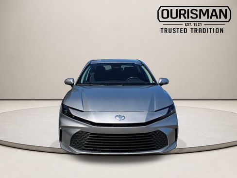 Used 2025 Toyota Camry LE FWD image 4