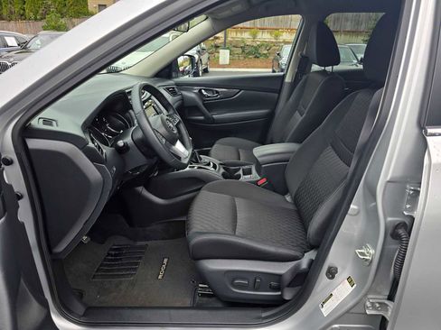 Used 2020 Nissan Rogue SV image 20