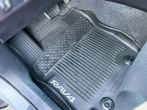 Used 2016 Toyota RAV4 XLE image 24