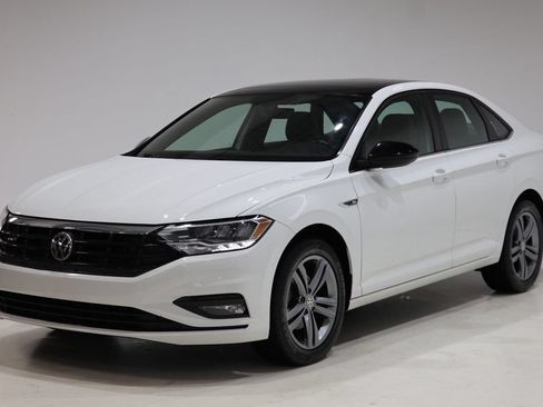 Used 2019 Volkswagen Jetta R-Line w/ R-Line Cold Weather Package FWD image 3