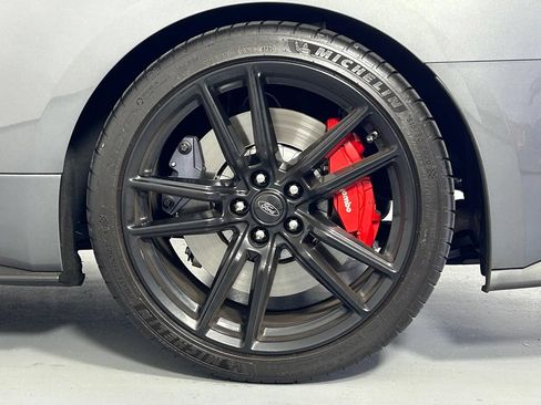 Used 2021 Ford Mustang Shelby GT500 w/ Technology Package RWD image 35