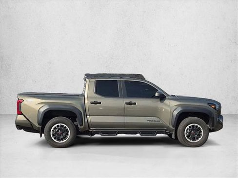 Used 2024 Toyota Tacoma TRD Off-Road w/ TRD Off Road Premium Package AWD/4WD image 4