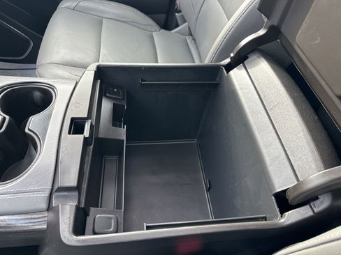 Used 2016 Chevrolet Suburban LT w/ Luxury Package image 59