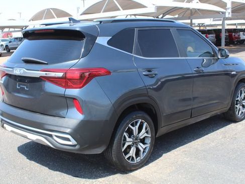 Used 2022 Kia Seltos EX AWD/4WD image 3