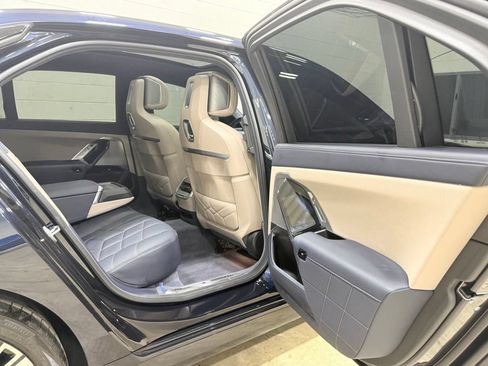 Used 2025 BMW 760i xDrive AWD/4WD image 58