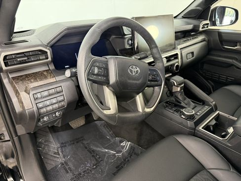 Used 2024 Toyota Tacoma Limited w/ Limited Package (LT) AWD/4WD image 17