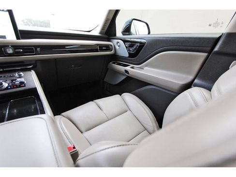 Used 2022 Lincoln Aviator Reserve w/ Equipment Group 201A AWD/4WD image 12