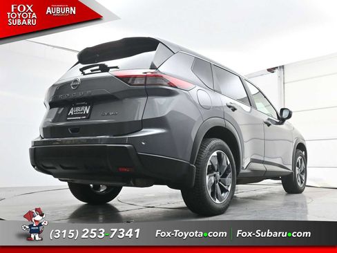 Used 2024 Nissan Rogue SV AWD/4WD image 18