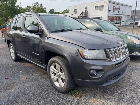 Used 2014 Jeep Compass Latitude AWD/4WD image 3