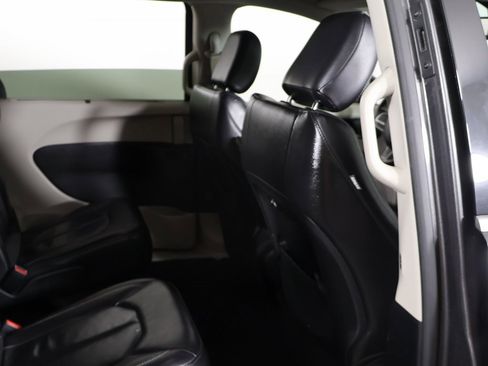 Used 2022 Chrysler Pacifica Touring-L image 26