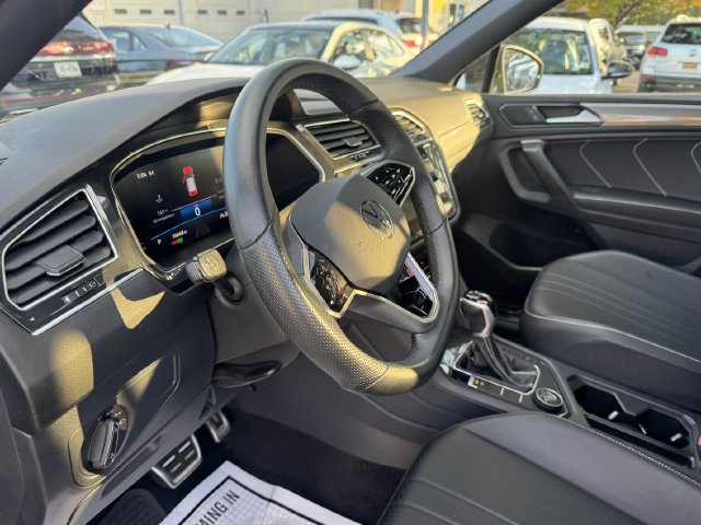 Used 2024 Volkswagen Tiguan SE R-Line AWD/4WD image 24