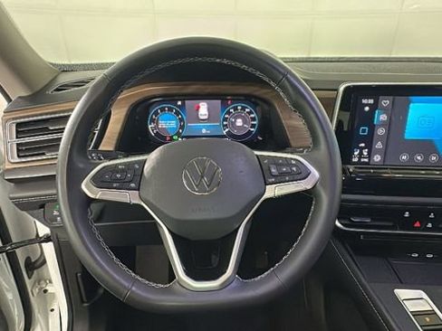 Used 2024 Volkswagen Atlas SE AWD/4WD image 15
