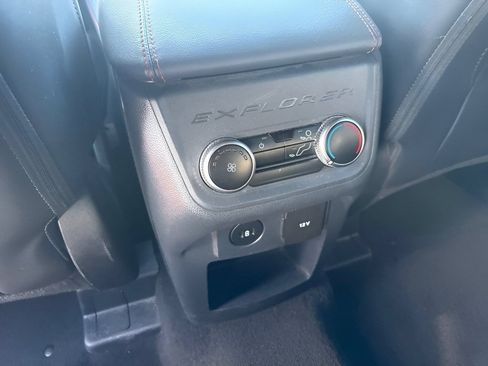 Used 2025 Ford Explorer ST-Line w/ ST-Line Street Pack AWD/4WD image 20