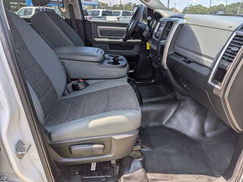 Used 2018 RAM 2500 SLT RWD image 35