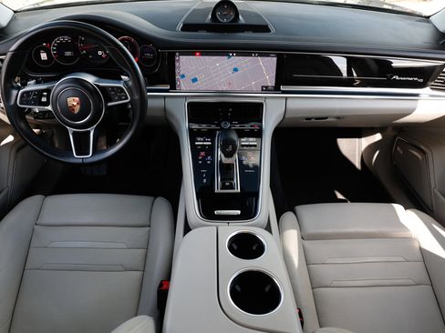 Used 2020 Porsche Panamera image 26