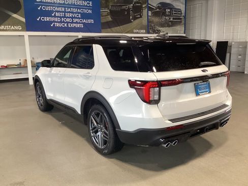 Certified 2025 Ford Explorer ST image 3