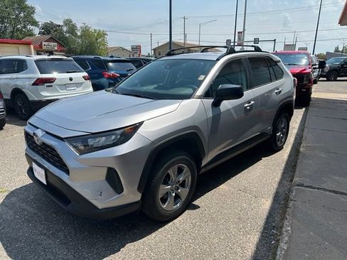 Used 2022 Toyota RAV4 LE AWD/4WD image 3