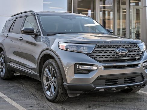 Used 2023 Ford Explorer XLT w/ Equipment Group 202A image 10