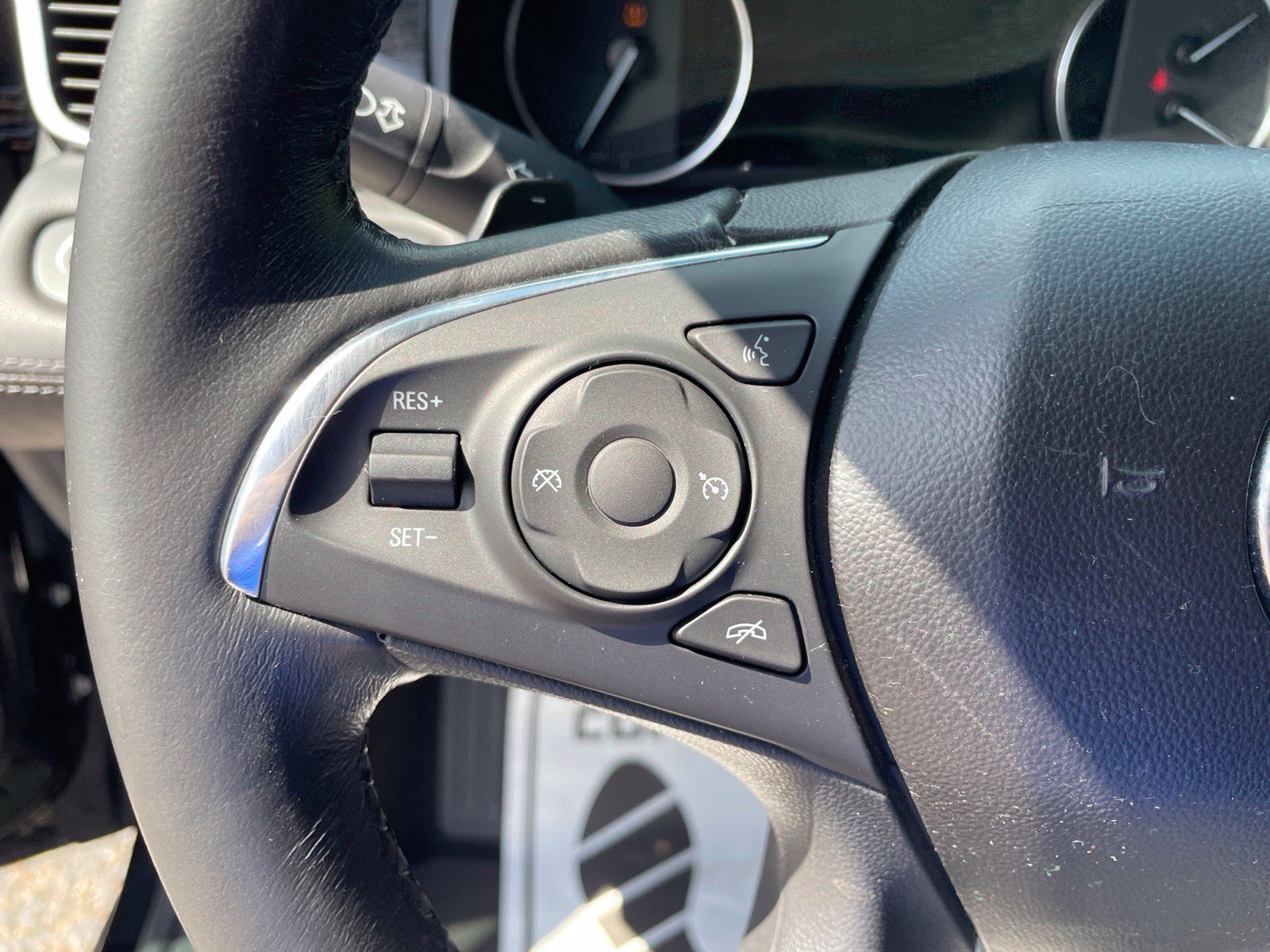 Used 2017 Buick LaCrosse Essence w/ Sun and Shade Package FWD image 18