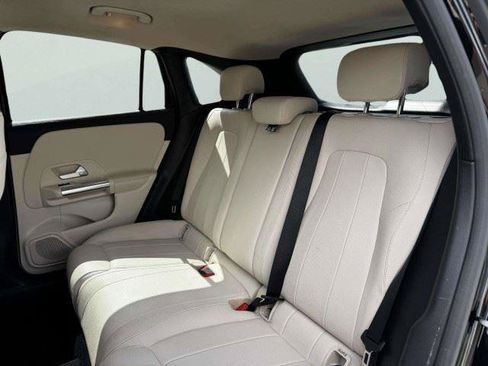 Used 2021 Mercedes-Benz GLA 250 4MATIC w/ Premium Package image 38