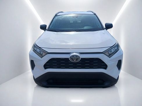 Used 2021 Toyota RAV4 LE FWD image 3