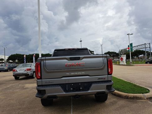 Used 2021 GMC Sierra 1500 AT4 w/ AT4 Premium Package AWD/4WD image 4