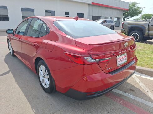 Used 2025 Toyota Camry LE w/ Convenience Package image 4