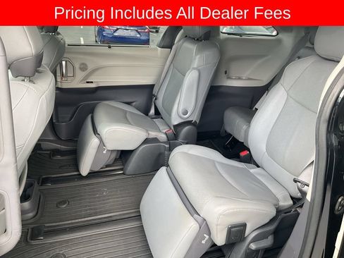 Used 2023 Toyota Sienna Limited FWD image 14