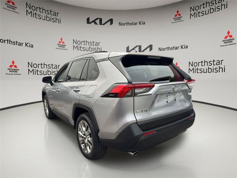 Used 2019 Toyota RAV4 XLE Premium w/ Cold Weather Package AWD/4WD image 3