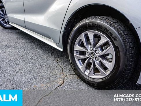 Used 2024 Toyota Sienna XLE image 16