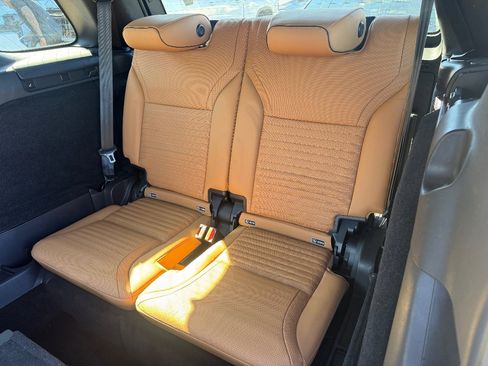 Used 2020 Land Rover Discovery HSE Luxury image 11