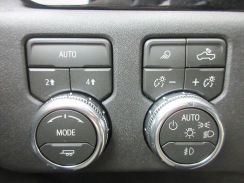 New 2026 GMC Sierra 1500 SLT image 16