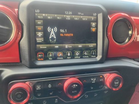 Used 2021 Jeep Wrangler Unlimited Sahara AWD/4WD image 22