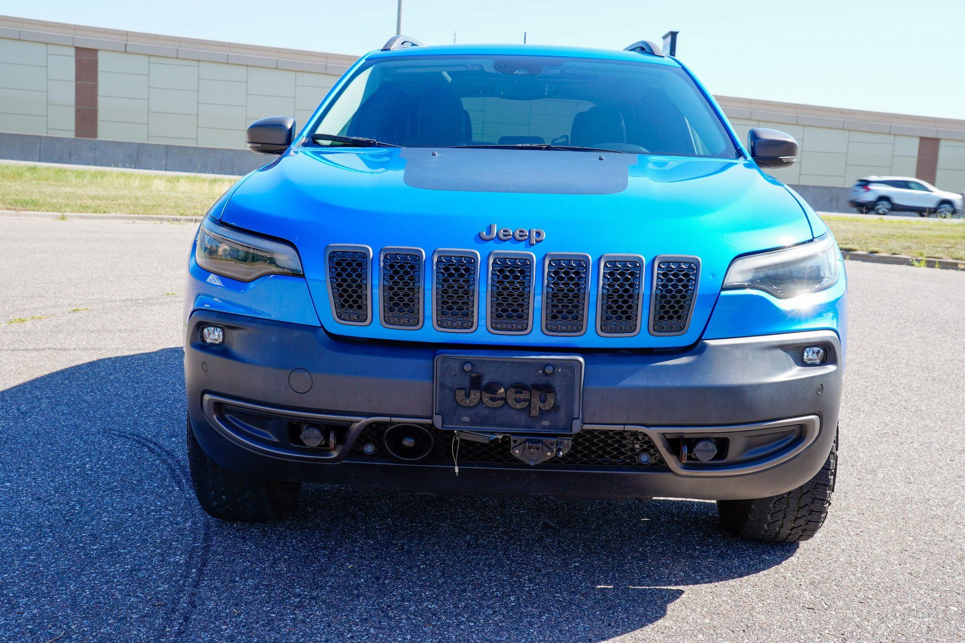 Used 2019 Jeep Cherokee Trailhawk AWD/4WD image 9