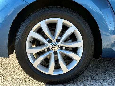 Used 2017 Volkswagen Beetle 1.8T S FWD image 26