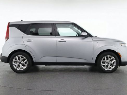 Used 2025 Kia Soul LX w/ LX Technology Package FWD image 11