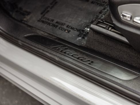 Certified 2023 Porsche Macan AWD/4WD image 14
