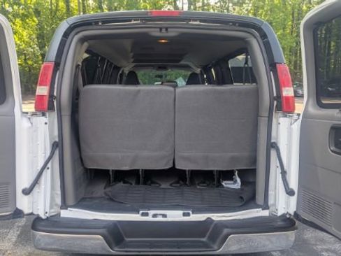 Used 2017 Chevrolet Express 3500 LT w/ LT Preferred Equipment Group RWD image 13