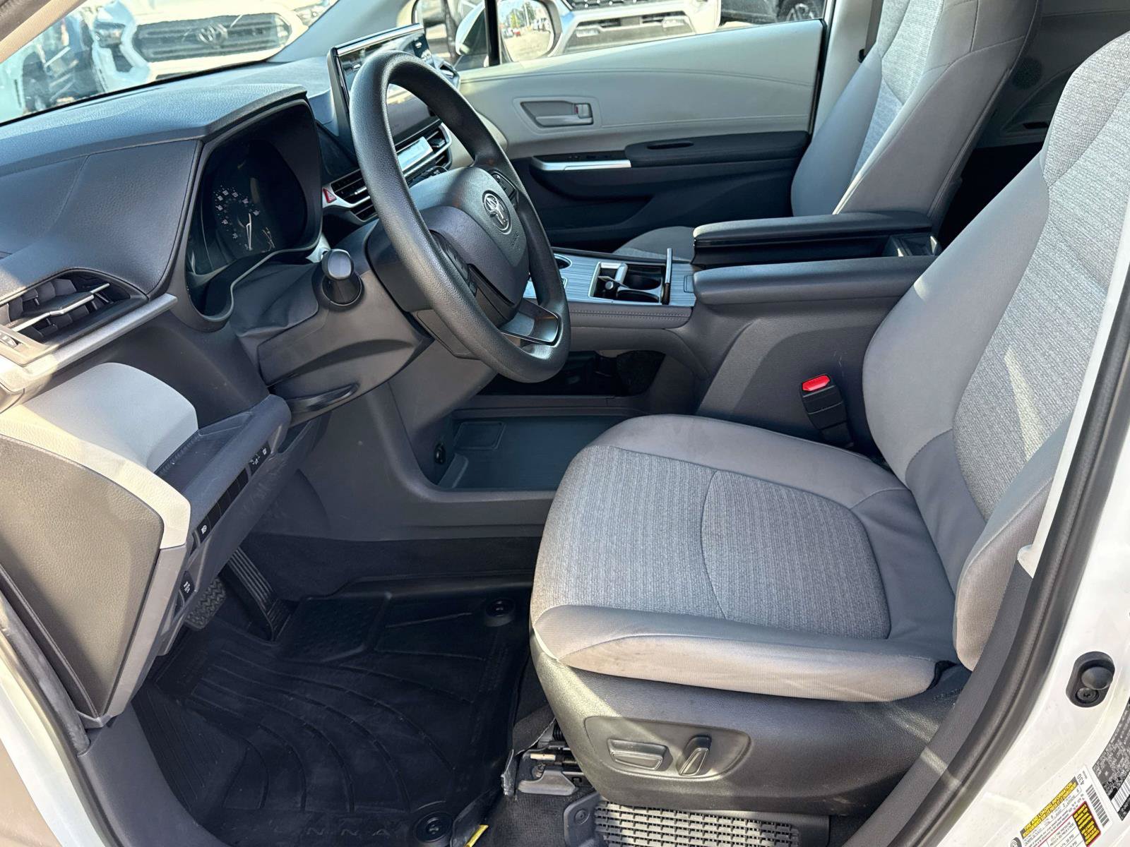 Used 2024 Toyota Sienna LE AWD/4WD image 12